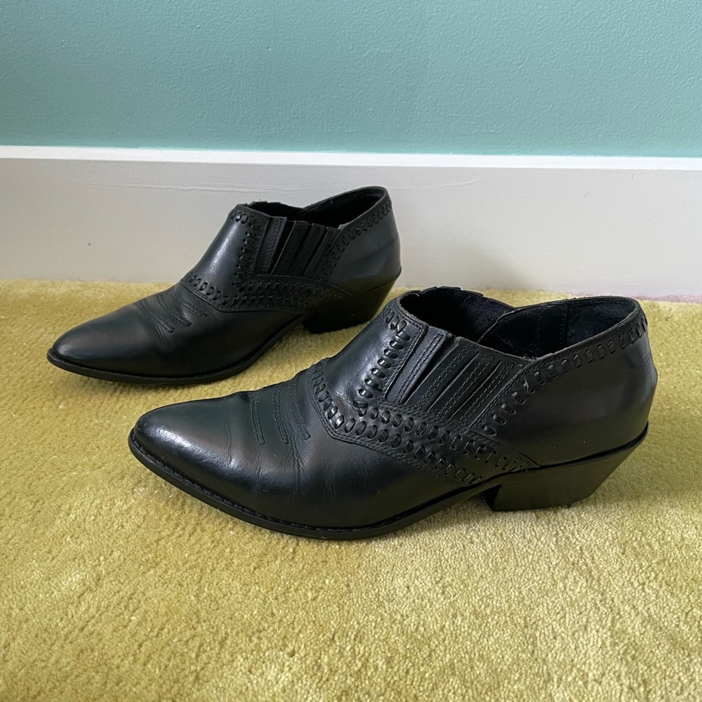 Vintage low western cowgirl shoes